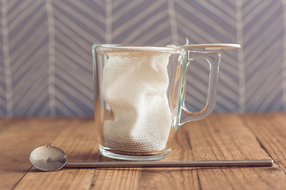 filtre en coton dans tasse transparente filtre en coton dans tasse transparente colors of tea