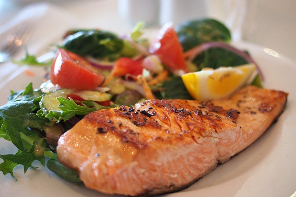 saumon cuit et légumes saumon cuit et légumes