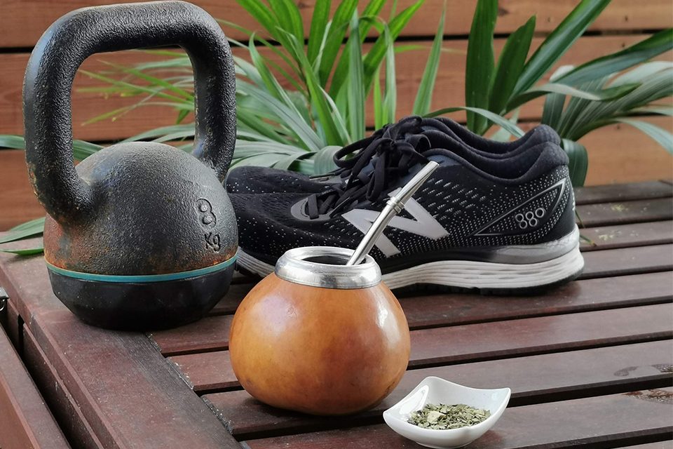 calebasse de maté, poids et baskets de course les bienfaits du maté pour le corps calebasse de maté, poids et baskets de course les bienfaits du maté pour le corps